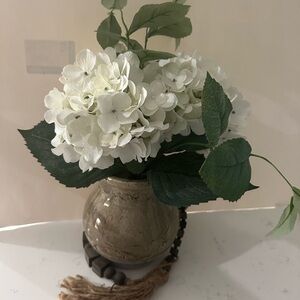 Elegant White Floral Arrangement in Ceramic Vase